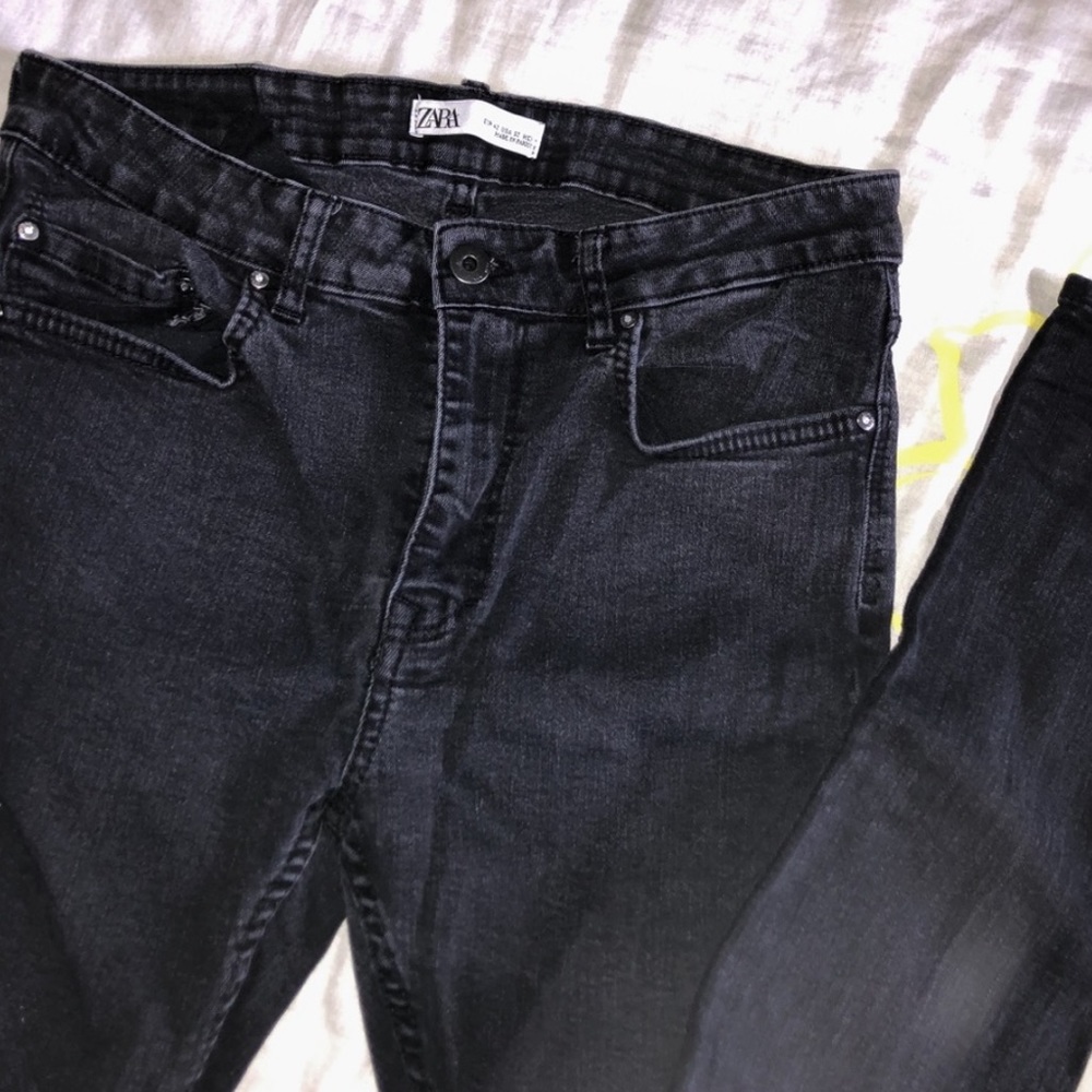 EUC Black Skinny Jeans (32x30)
